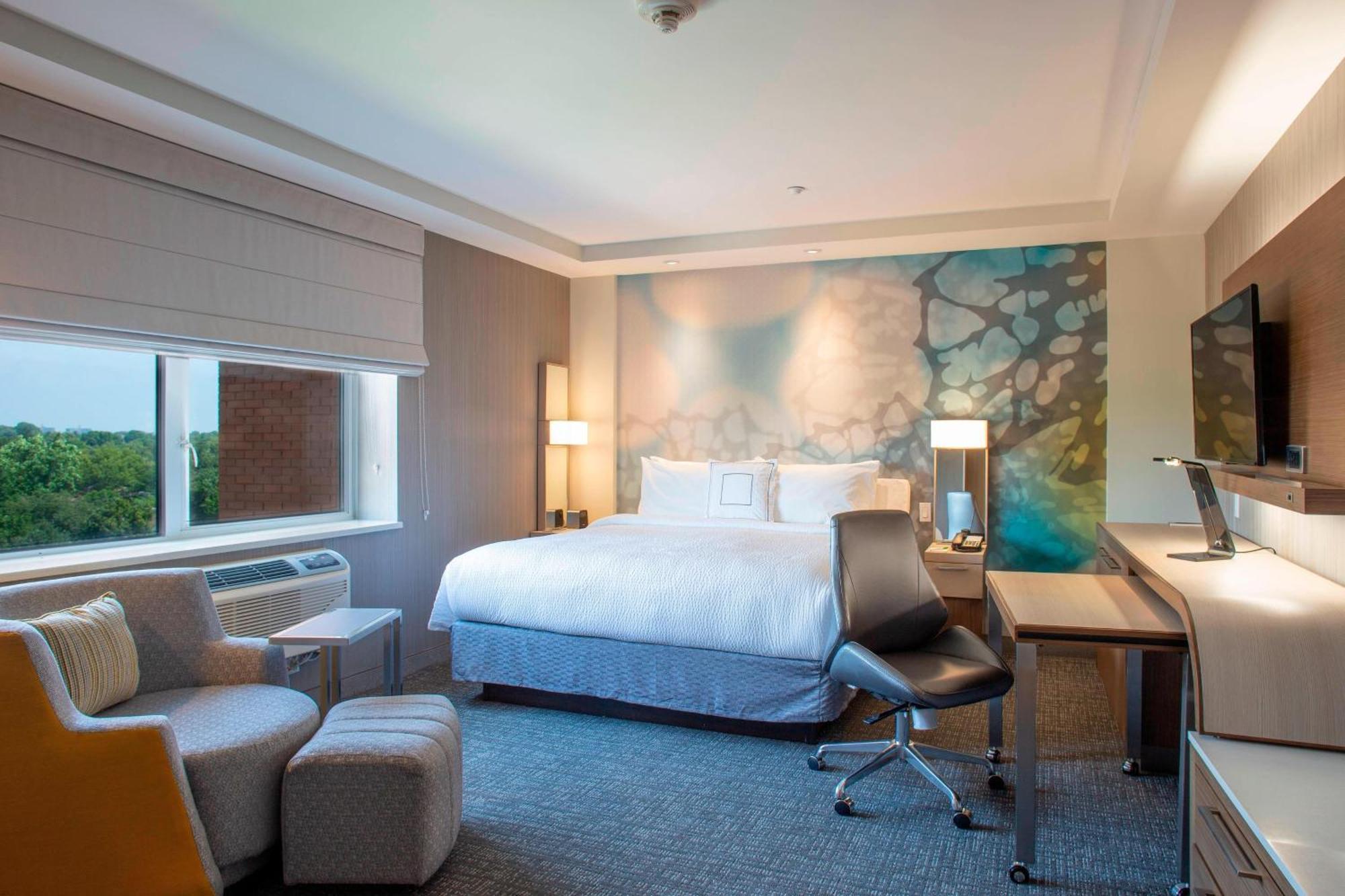 Courtyard By Marriott New York Queens/Fresh Meadows Exterior photo